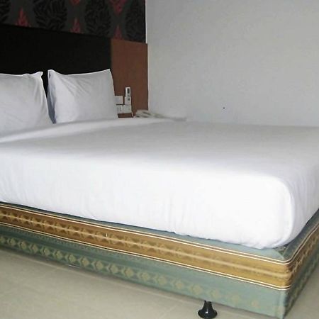 Orange Grand Hotel Ban Khlong Phruan Bagian luar foto
