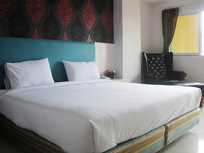Orange Grand Hotel Ban Khlong Phruan Bagian luar foto